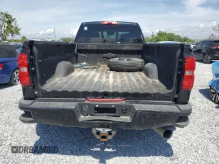 2018 Chevrolet Silverado 3500HD LTZ z VIN 1GC4K0EYXJF290952, wystawiony jako Copart lot #51465495 z przebiegiem Nie podano mil oraz Tytuł czysty. Historia ofert i sprzedaży dostępna na DreamBid. Obrazek 6.