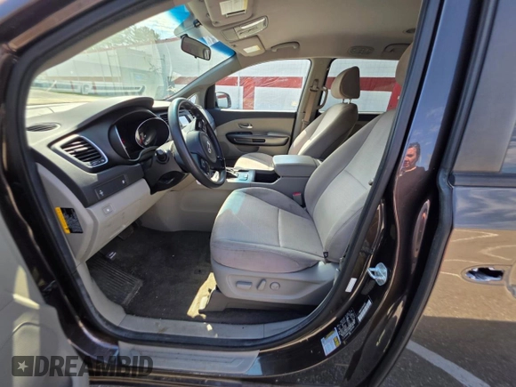 2015 Kia Sedona LX with VIN KNDMB5C12F6043483, listed as a Copart auction lot 54690525 with 139,268 mi miles and Clean Title. Bid and sale history available at carsss.com. Image 5.
