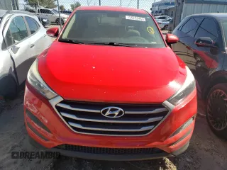 2018 Hyundai Tucson SE z VIN KM8J2CA44JU688429, wystawiony jako Copart lot #56484525 z przebiegiem 86 578 mil mil oraz Tytuł czysty. Historia ofert i sprzedaży dostępna na DreamBid. Obrazek 5.