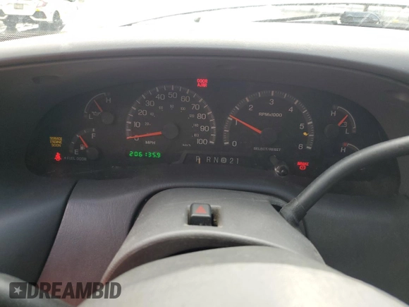 2000 Ford Expedition XLT with VIN 1FMRU1662YLB35757, listed as a Copart auction lot 44363845 with 206,135 mi miles and Salvage Title. Bid and sale history available at DreamBid. Image 9.