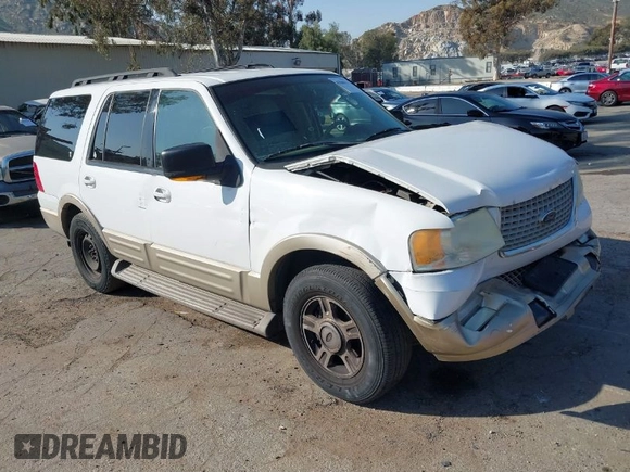 2006 Ford Expedition Eddie Bauer with VIN 1FMFU17596LA38688, listed as a IAAI auction lot 41860672 with 232,689 mi miles. Bid and sale history available at carsss.com. Image 1.