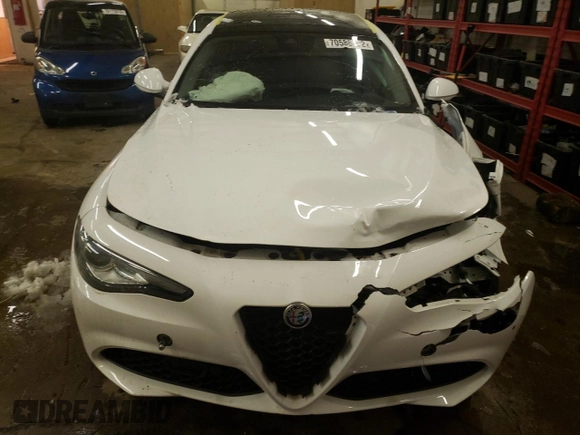 2017 Alfa Romeo Giulia with VIN ZARFAEDN3H7547069, listed as a Copart auction lot 70586472 with 0 mi miles. Bid and sale history available at carsss.com. Image 5.