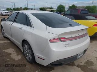 2015 Lincoln MKZ with VIN 3LN6L2G97FR616137, listed as a IAAI auction lot 41920939 with 180,004 mi miles. Bid and sale history available at carsss.com. Image 3.