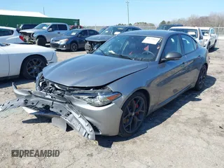 2020 Alfa Romeo Giulia z VIN ZARFAMAN2L7624764, wystawiony jako IAAI lot #41623824 z przebiegiem Nie podano mil oraz . Historia ofert i sprzedaży dostępna na DreamBid. Obrazek 17.