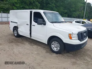 2017 Nissan NV Cargo S z VIN 1N6BF0KM1HN808229, wystawiony jako IAAI lot #42285772 z przebiegiem 193 675 mil mil oraz . Historia ofert i sprzedaży dostępna na DreamBid. Obrazek 1.