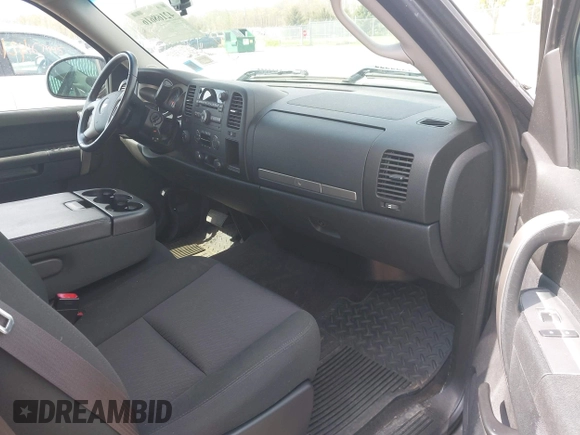 2013 Chevrolet Silverado 1500 LT with VIN 1GCRKSE79DZ198291, listed as a IAAI auction lot 42168616 with 82,032 mi miles and . Bid and sale history available at DreamBid. Image 5.