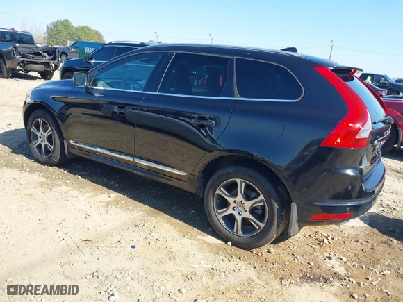 2015 Volvo XC60 T6 Drive-E Platinum with VIN YV449MDM5F2682413, listed as a IAAI auction lot 41791339 with 145,939 mi miles. Bid and sale history available at carsss.com. Image 3.