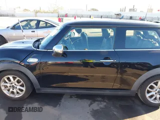2014 MINI Hardtop S z VIN WMWXM7C59ET970371, wystawiony jako IAAI lot #41643992 z przebiegiem 123 813 mil mil oraz . Historia ofert i sprzedaży dostępna na DreamBid. Obrazek 14.