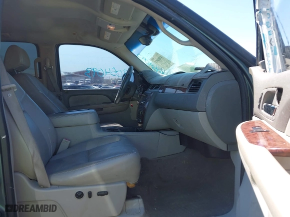 2007 Chevrolet Silverado 1500 LTZ with VIN 2GCEK13M071572981, listed as a IAAI auction lot 42054093 with 284,423 mi miles. Bid and sale history available at carsss.com. Image 5.