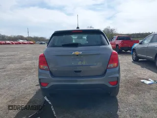2020 Chevrolet Trax LS with VIN 3GNCJKSB2LL326823, listed as a IAAI auction lot 42103386 with 33,241 mi miles and . Bid and sale history available at carsss.com. Image 17.