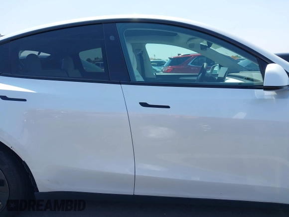 2024 Tesla Model Y with VIN 7SAYGDED8RF201955, listed as a IAAI auction lot 42700483 with 11,898 mi miles and . Bid and sale history available at DreamBid. Image 14.