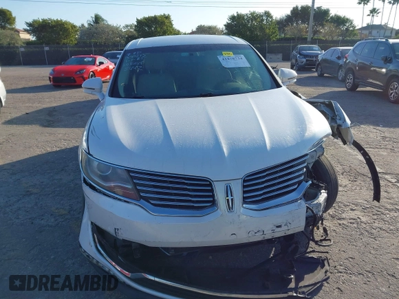2018 Lincoln MKX Premiere with VIN 2LMPJ6JR5JBL38442, listed as a IAAI auction lot 41278734 with 83,666 mi miles. Bid and sale history available at carsss.com. Image 12.