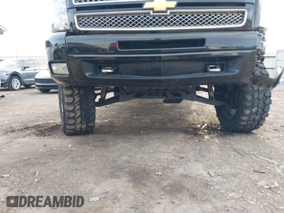 2013 Chevrolet Silverado 1500 LT with VIN 3GCPKSE78DG104750, listed as a IAAI auction lot 41815590 with 188,800 mi miles. Bid and sale history available at carsss.com. Image 17.