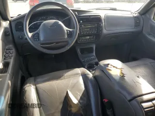 2000 Ford Explorer Eddie Bauer z VIN 1FMZU74E3YZB27368, wystawiony jako Copart lot #45900545 z przebiegiem 154 651 mil mil oraz Szkoda całkowita • Salvage title. Historia ofert i sprzedaży dostępna na DreamBid. Obrazek 8.