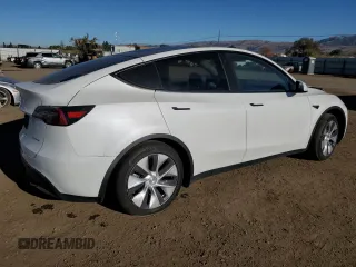2020 Tesla Model Y Long Range with VIN 5YJYGDEE4LF015455, listed as a Copart auction lot 84223984 with 77,398 mi miles and Salvage Title. Bid and sale history available at DreamBid. Image 3.
