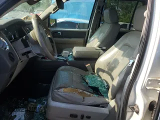 2008 Ford Expedition Max SSV z VIN 1FMFK165X8LA67501, wystawiony jako Copart lot #54390045 z przebiegiem 282 006 mil mil oraz Szkoda całkowita • Salvage title. Historia ofert i sprzedaży dostępna na DreamBid. Obrazek 7.