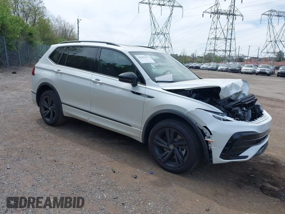 2024 Volkswagen Tiguan SE R-Line Black with VIN 3VV8B7AX9RM231038, listed as a IAAI auction lot 42092117 with 563 mi miles and . Bid and sale history available at DreamBid. Image 1.