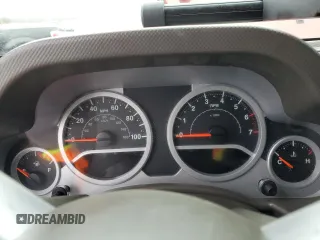 2007 Jeep Wrangler Unlimited Sahara z VIN 1J4GB59157L199454, wystawiony jako Copart lot #82314724 z przebiegiem Nie podano mil oraz Czysty tytuł • Clean title. Historia ofert i sprzedaży dostępna na DreamBid. Obrazek 9.
