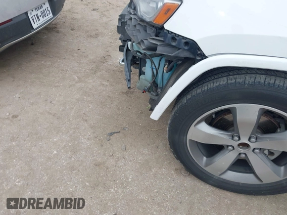 2014 Jeep Grand Cherokee Overland with VIN 1C4RJECG3EC266659, listed as a IAAI auction lot 41363419 with 142,896 mi miles. Bid and sale history available at carsss.com. Image 6.