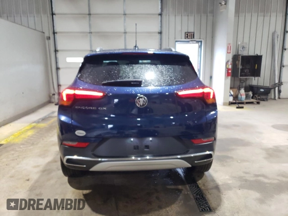 2022 Buick Encore GX Essence z VIN KL4MMFSL6NB106457, wystawiony jako Copart lot #57597985 z przebiegiem 48 601 mil mil oraz Szkoda całkowita • Salvage title. Historia ofert i sprzedaży dostępna na DreamBid. Obrazek 6.