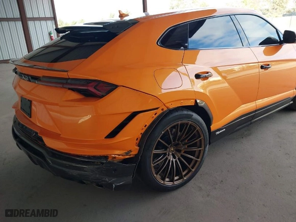 2023 Lamborghini Urus Performante with VIN ZPBUC3ZL6PLA25073, listed as a IAAI auction lot 41450564 with 13,945 mi miles. Bid and sale history available at carsss.com. Image 6.