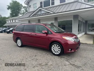 2013 Toyota Sienna XLE z VIN 5TDDK3DC3DS058382, wystawiony jako Copart lot #61403895 z przebiegiem 276 065 mil mil oraz Czysty tytuł • Clean title. Historia ofert i sprzedaży dostępna na DreamBid. Obrazek 1.