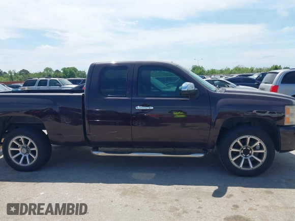 2008 Chevrolet Silverado 1500 Work Truck with VIN 1GCEC19X18Z285995, listed as a IAAI auction lot 42053115 with 290,836 mi miles and . Bid and sale history available at DreamBid. Image 12.