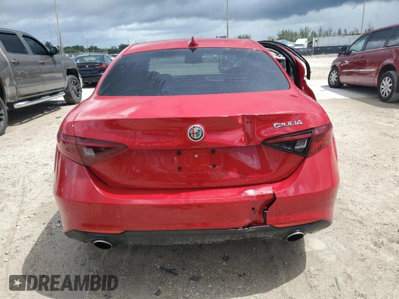 2020 Alfa Romeo Giulia z VIN ZARFAMAN0L7631101, wystawiony jako Copart lot #62569805 z przebiegiem 27 223 mil mil oraz Czysty tytuł • Clean title. Historia ofert i sprzedaży dostępna na DreamBid. Obrazek 6.
