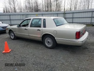 1997 Lincoln Town Car Executive z VIN 1LNLM81W9VY643745, wystawiony jako Copart lot #47921365 z przebiegiem 68 821 mil mil oraz Szkoda całkowita • Salvage title. Historia ofert i sprzedaży dostępna na DreamBid. Obrazek 2.