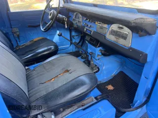 1974 Toyota Land Cruiser z VIN FJ40166015, wystawiony jako Copart lot #53980365 z przebiegiem 239 mil mil oraz Czysty tytuł • Clean title. Historia ofert i sprzedaży dostępna na DreamBid. Obrazek 5.