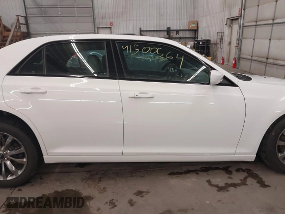 2014 Chrysler 300 with VIN 2C3CCAGG9EH365877, listed as a IAAI auction lot 41500564 with 89,384 mi miles. Bid and sale history available at carsss.com. Image 14.