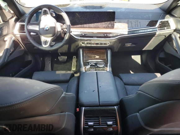2025 BMW X6 xDrive40i z VIN 5UX33EX03S9X00132, wystawiony jako Copart lot #56373235 z przebiegiem Nie podano mil oraz Tytuł czysty. Historia ofert i sprzedaży dostępna na DreamBid. Obrazek 8.