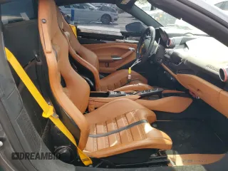2021 Ferrari F8 с VIN ZFF93LMA5M0261599, выставлен на аукционе Copart как лот 48388975 с пробегом 3 070 миль миль и Списание • Salvage title. История ставок и продаж доступна на DreamBid. Изображение 10.