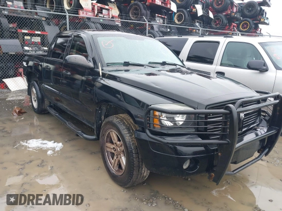 2007 Dodge Dakota SLT z VIN 1D7HW48P87S271192, wystawiony jako IAAI lot #41421142 z przebiegiem 198 588 mil mil oraz . Historia ofert i sprzedaży dostępna na DreamBid. Obrazek 1.