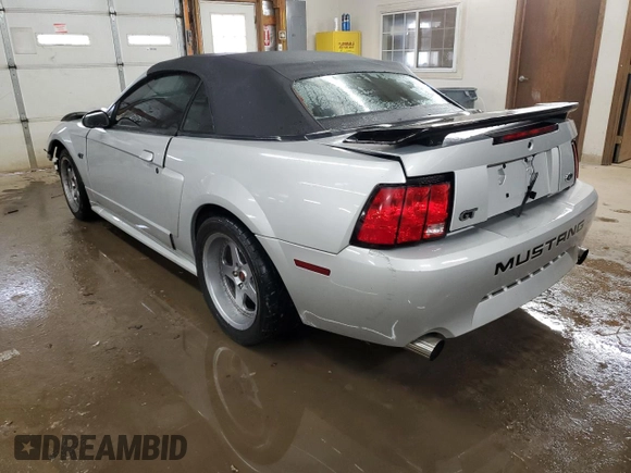 2002 Ford Mustang GT Deluxe z VIN 1FAFP45X62F160859, wystawiony jako Copart lot #45946145 z przebiegiem 110 078 mil mil oraz Szkoda całkowita • Salvage title. Historia ofert i sprzedaży dostępna na DreamBid. Obrazek 2.