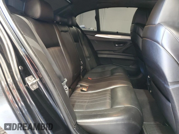 2013 BMW M5 z VIN WBSFV9C5XDC772672, wystawiony jako Copart lot #53732175 z przebiegiem 83 665 mil mil oraz Tytuł czysty. Historia ofert i sprzedaży dostępna na DreamBid. Obrazek 10.