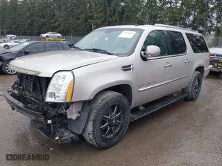 2008 Cadillac Escalade ESV with VIN 1GYFK668X8R111368, listed as a IAAI auction lot 41891439 with 190,293 mi miles. Bid and sale history available at carsss.com. Image 2.