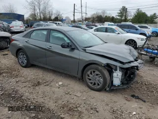 2024 Hyundai Elantra SEL z VIN KMHLM4DG9RU847309, wystawiony jako Copart lot #52327745 z przebiegiem 3 768 mil mil oraz Szkoda całkowita • Salvage title. Historia ofert i sprzedaży dostępna na DreamBid. Obrazek 4.