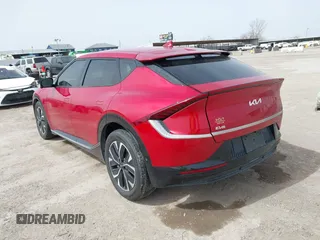 2022 Kia EV6 Wind z VIN KNDC3DLC6N5089018, wystawiony jako IAAI lot #41748175 z przebiegiem 25 157 mil mil oraz . Historia ofert i sprzedaży dostępna na DreamBid. Obrazek 3.