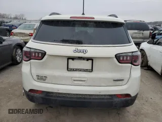 2018 Jeep Compass Latitude z VIN 3C4NJDBBXJT185462, wystawiony jako Copart lot #85528414 z przebiegiem 134 989 mil mil oraz Szkody całkowita. Historia ofert i sprzedaży dostępna na DreamBid. Obrazek 6.