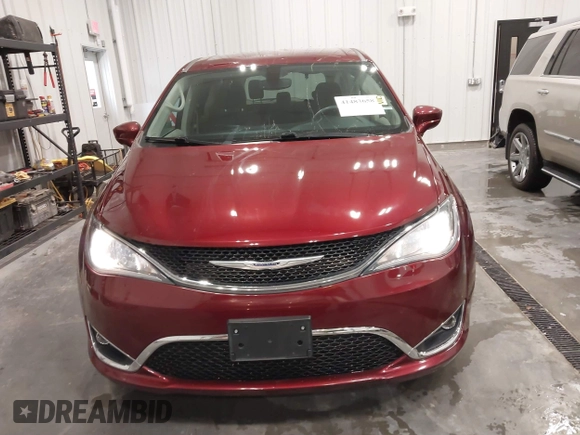 2019 Chrysler Pacifica Touring Plus z VIN 2C4RC1FGXKR706264, wystawiony jako IAAI lot #41483658 z przebiegiem 86 823 mil mil oraz . Historia ofert i sprzedaży dostępna na DreamBid. Obrazek 13.