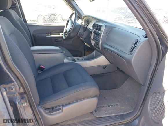 2002 Ford Explorer Sport Trac Value with VIN 1FMZU77E52UC57622, listed as a IAAI auction lot 41705457 with 335,911 mi miles. Bid and sale history available at carsss.com. Image 5.