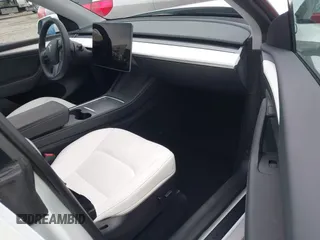 2023 Tesla Model Y Long Range z VIN 7SAYGAEEXPF647352, wystawiony jako IAAI lot #41955933 z przebiegiem Nie podano mil oraz . Historia ofert i sprzedaży dostępna na DreamBid. Obrazek 5.