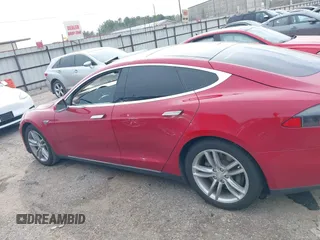 2013 Tesla Model S с VIN 5YJSA1CN9DFP09973, выставлен на аукционе IAAI как лот 41657188 с пробегом 61 546 миль миль и . История ставок и продаж доступна на DreamBid. Изображение 14.