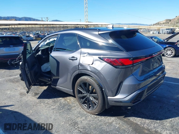 2023 Lexus RX 500h F Sport Performance z VIN 2T2BCMEA7PC007404, wystawiony jako IAAI lot #41742364 z przebiegiem 9 667 mil mil oraz . Historia ofert i sprzedaży dostępna na DreamBid. Obrazek 3.