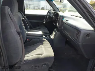 2000 Chevrolet Silverado 1500 LT with VIN 1GCEK19T9YE254579, listed as a IAAI auction lot 41620450 with 292,768 mi miles. Bid and sale history available at carsss.com. Image 5.