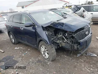 2019 Kia Sorento LX with VIN 5XYPGDA33KG529370, listed as a IAAI auction lot 41667904 with 173,123 mi miles. Bid and sale history available at carsss.com. Image 1.