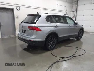 2024 Volkswagen Tiguan SE with VIN 3VV2B7AXXRM098733, listed as a IAAI auction lot 42544697 with 26,034 mi miles and . Bid and sale history available at DreamBid. Image 4.