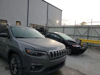 2019 Jeep Cherokee Latitude Plus z VIN 1C4PJLLBXKD482756, wystawiony jako Copart lot #61770445 z przebiegiem 79 048 mil mil oraz Szkoda całkowita • Salvage title. Historia ofert i sprzedaży dostępna na DreamBid. Obrazek 14.