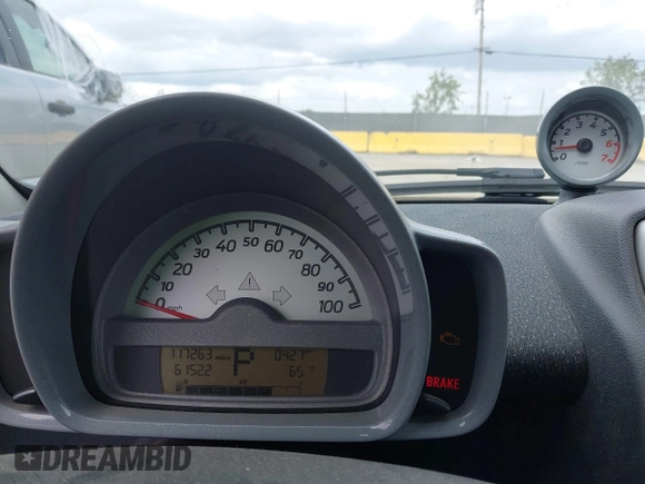 2008 Smart fortwo Pure z VIN WMEEJ31X18K191722, wystawiony jako IAAI lot #42138617 z przebiegiem 117 263 mil mil oraz . Historia ofert i sprzedaży dostępna na DreamBid. Obrazek 7.